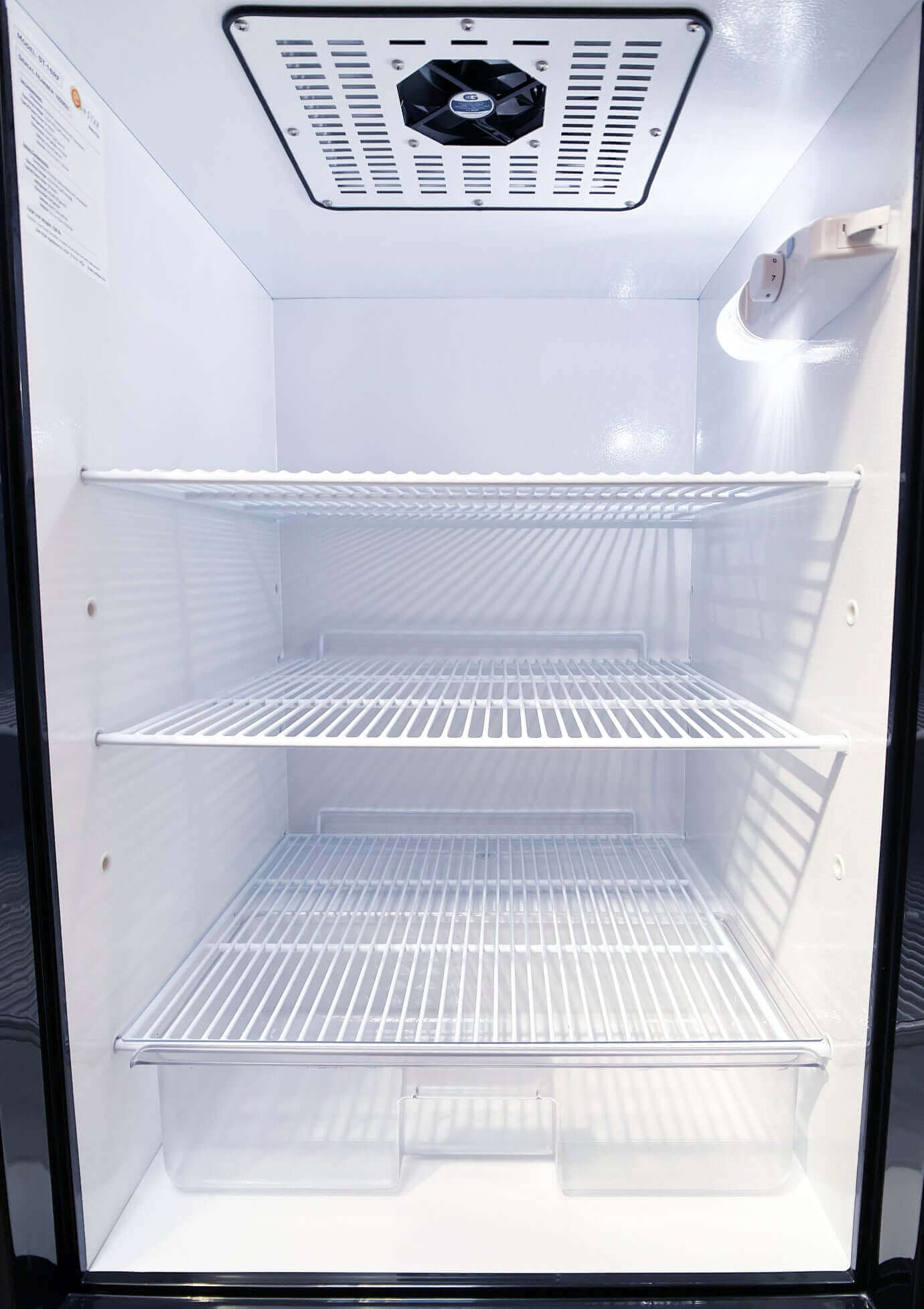SunStar 16CU Solar/DC Refrigerator - Black