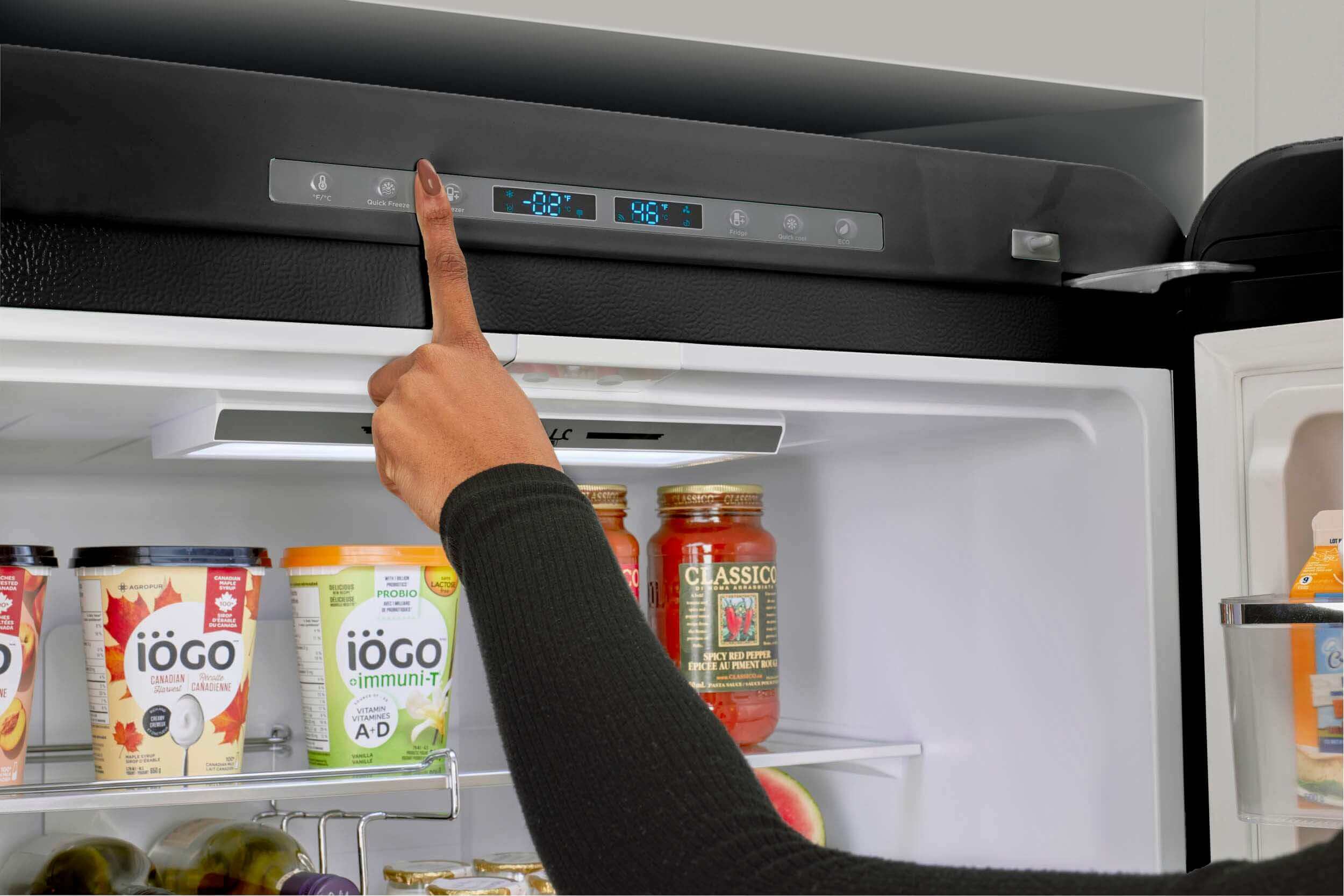 Unique 120V 18 Cu/Ft Classic Retro Bottom Mount Refrigerator