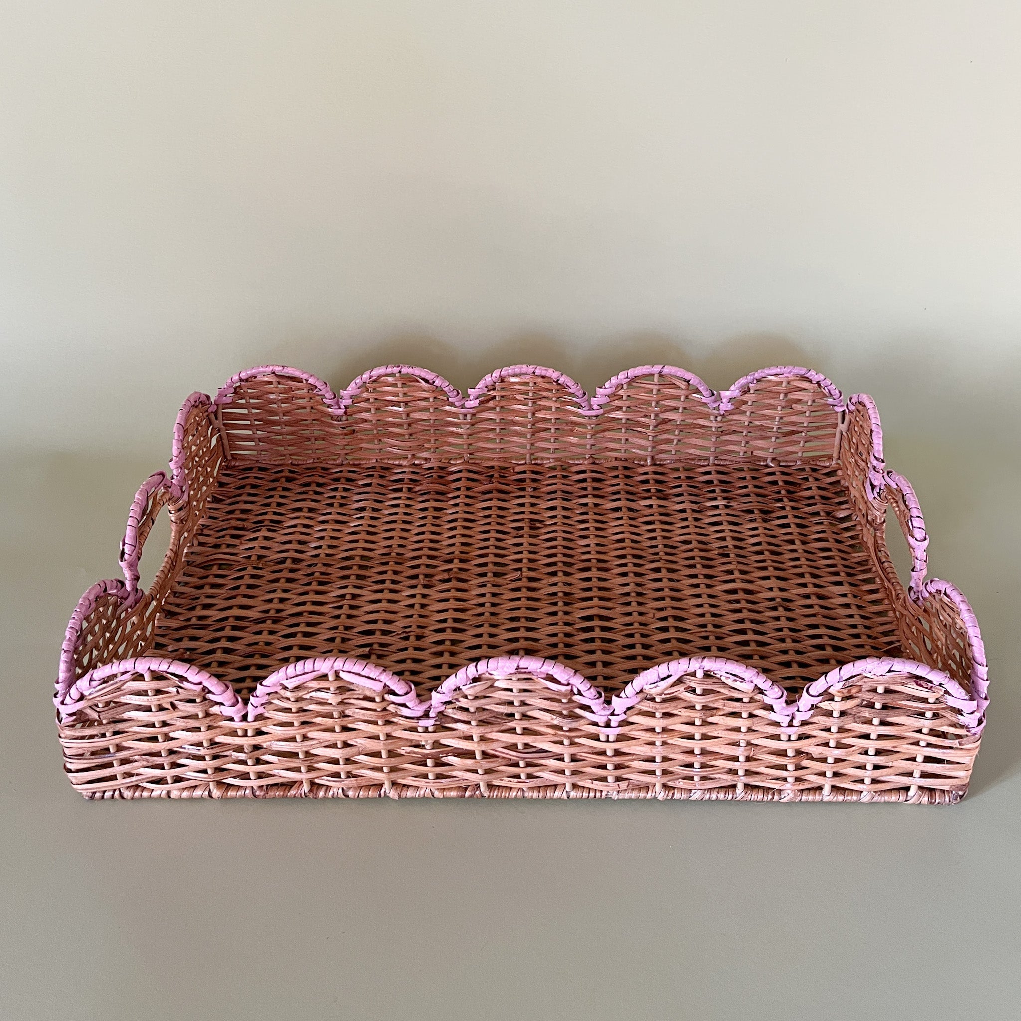 Scalloped Hand-Painted Rattan Tray With Bow - Pink