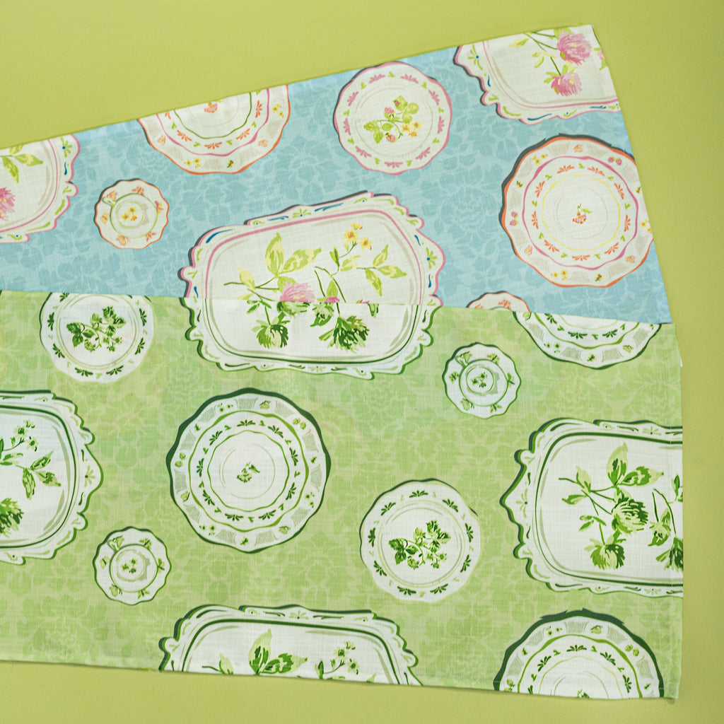 Society Hill Painted Plates Cloth Table Runner - Blue