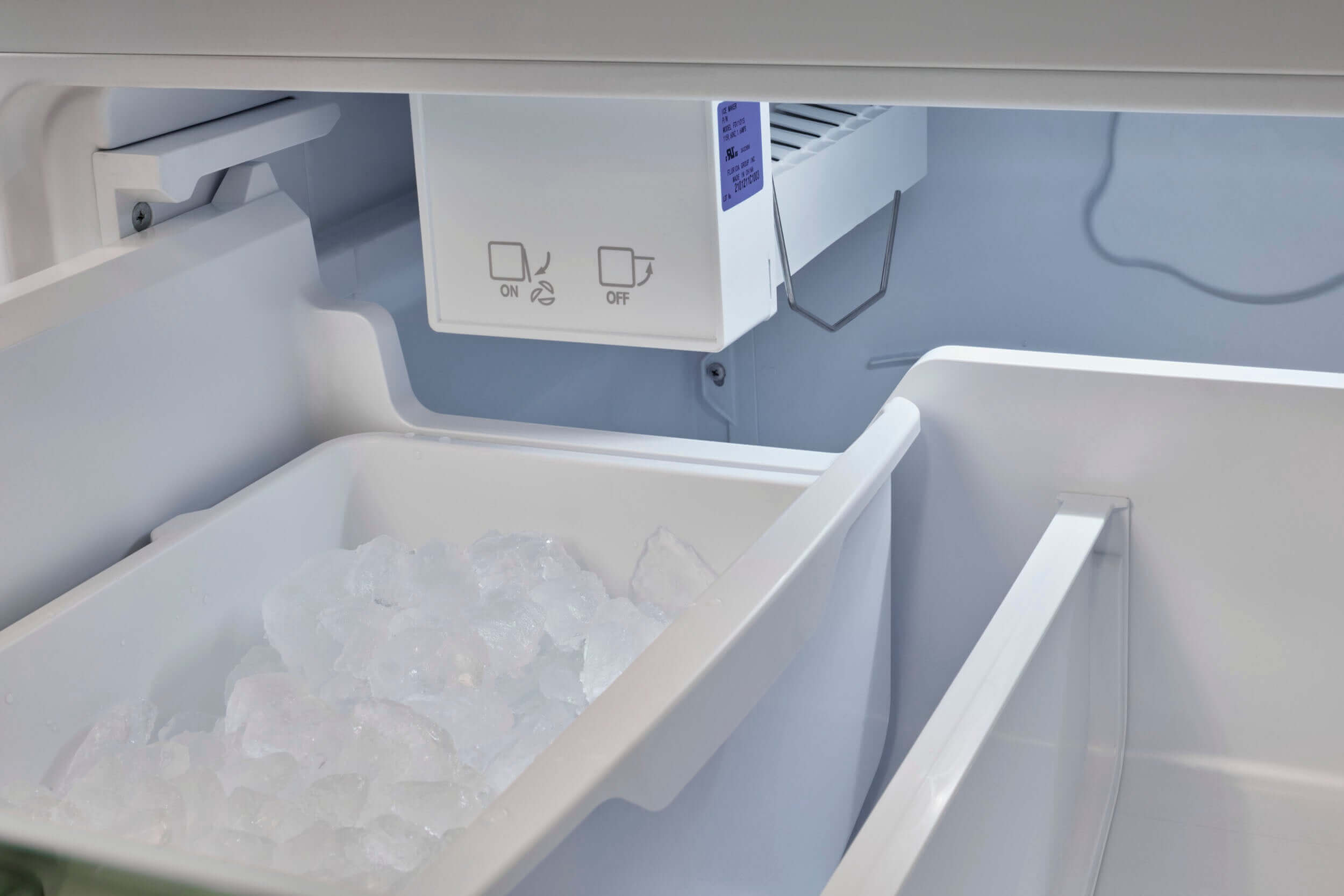 Unique 120V 18 Cu/Ft Classic Retro Bottom Mount Refrigerator