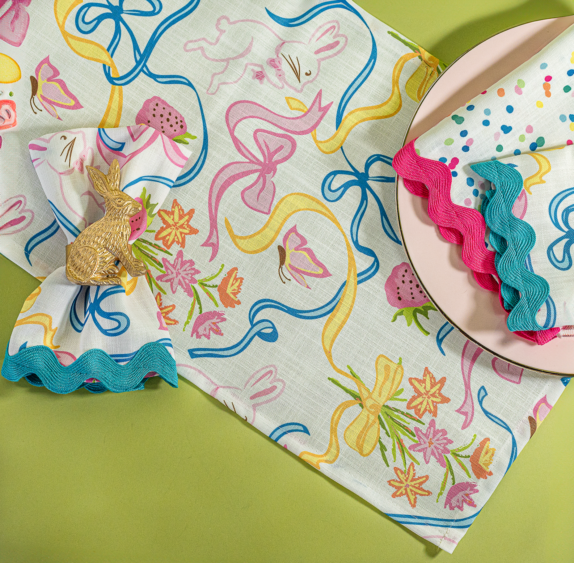 Bunnies and Bow Print Cloth Table Runner - Multicolor
