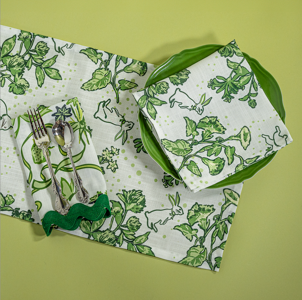 Spring Strawberry Cloth Table Runner - Green