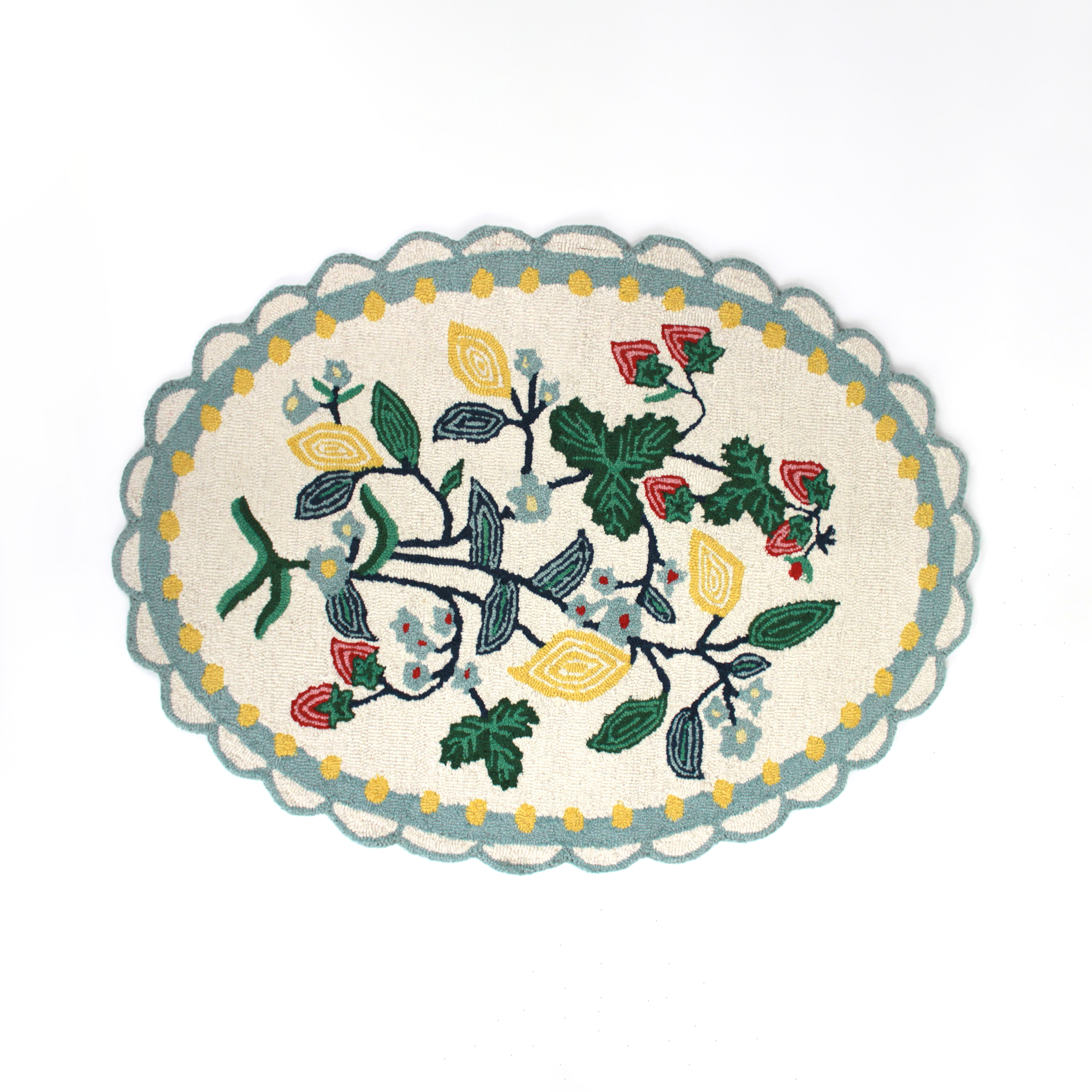 White Scalloped Oval Hooked Wool Strawberry Accent Rug